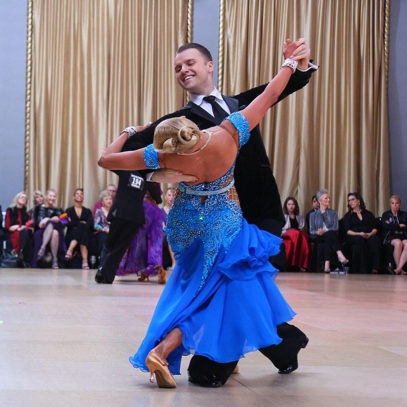 Slawomir Roszak competing on the ballroom floor